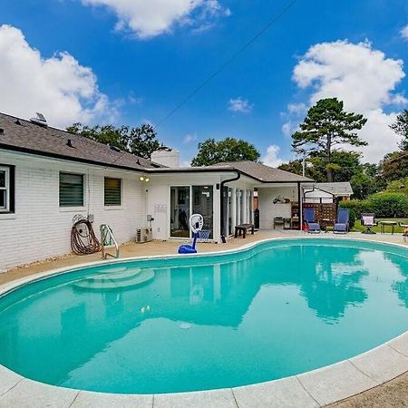 Poolside Bungalow With Fire Pit Fun And King Suite Charlotte Exterior photo