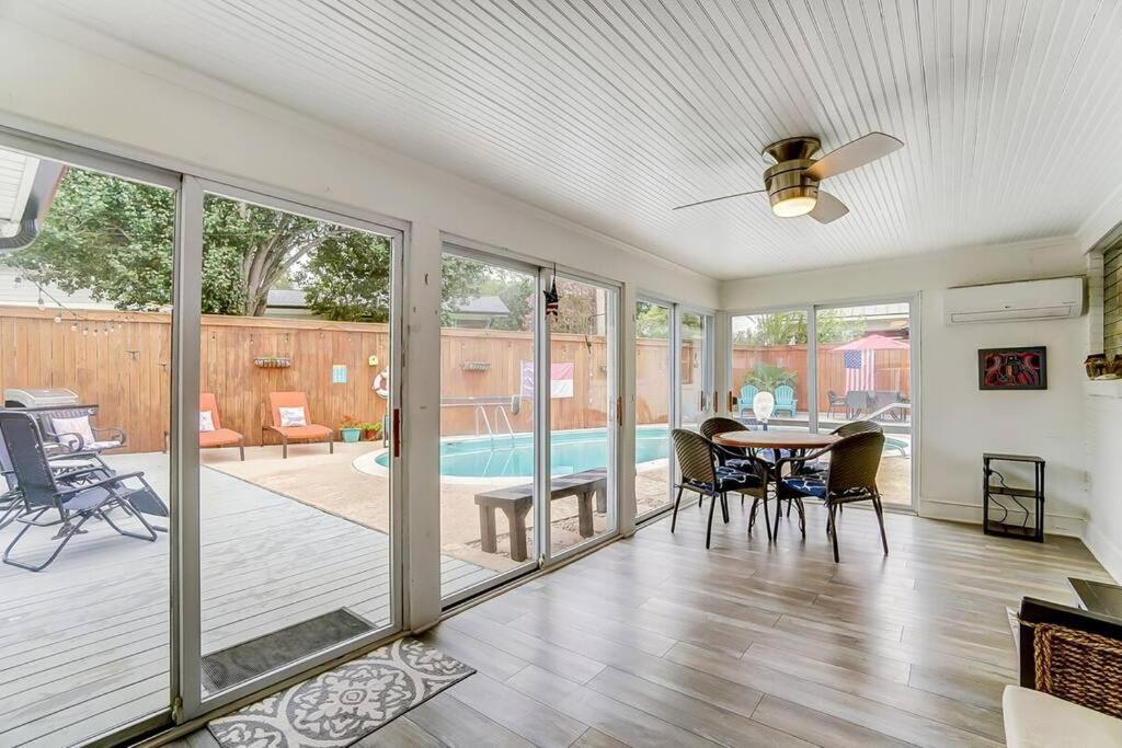 Poolside Bungalow With Fire Pit Fun And King Suite Charlotte Exterior photo